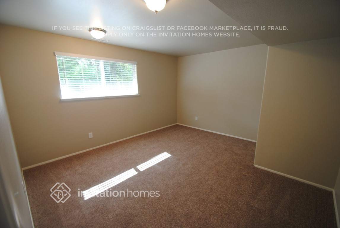 Building Photo - 12813 53rd Ave NE