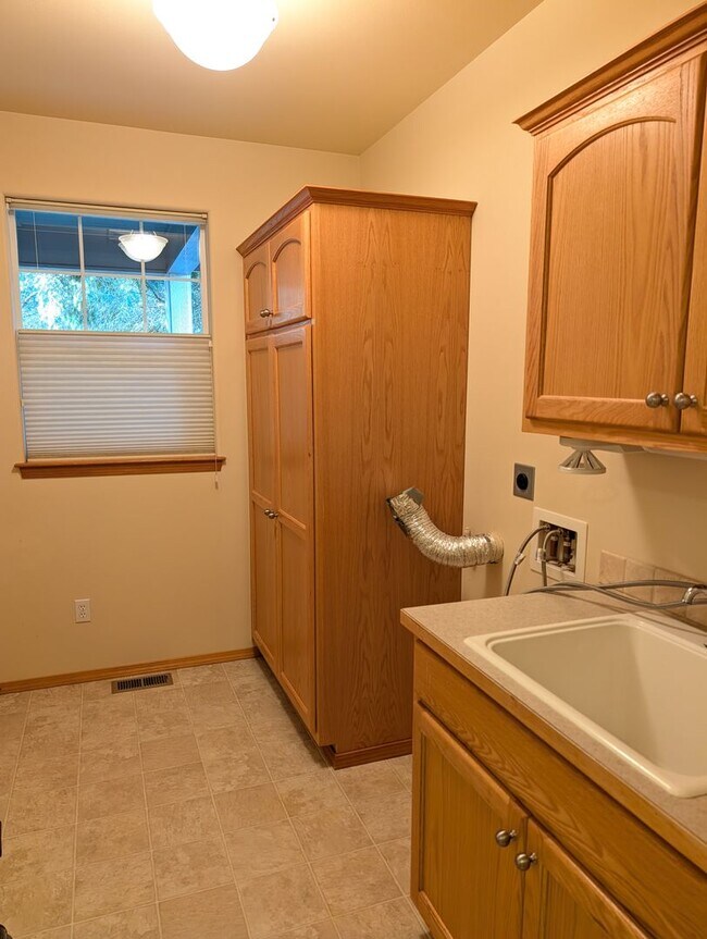 Building Photo - 2519 Stonebridge Way