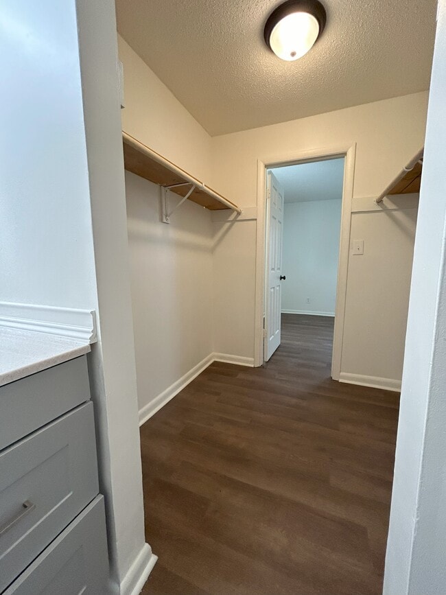 Building Photo - Hillview Terrace Apartments