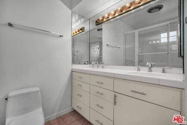 Building Photo - 2677 S Centinela Ave