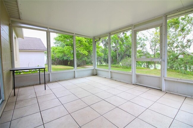 Building Photo - 527 Emerald Cove Loop