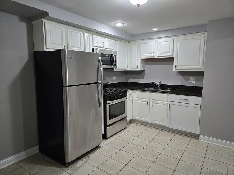 Building Photo - 10105 Hartford Ct