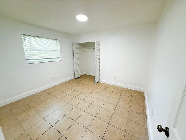 Building Photo - 1555 NE 148th St