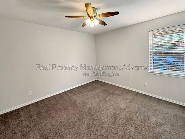 Building Photo - 516 Evergreen Rd