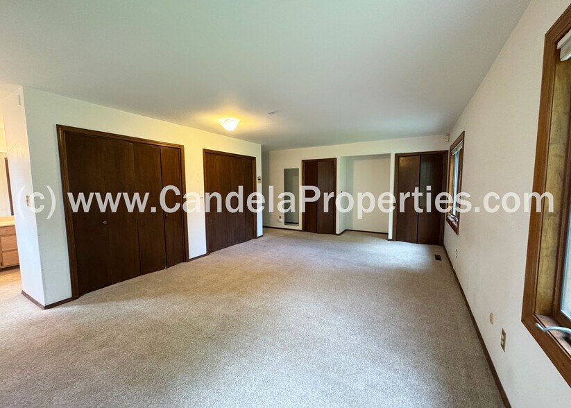 Building Photo - 2970 Shoreham Cir