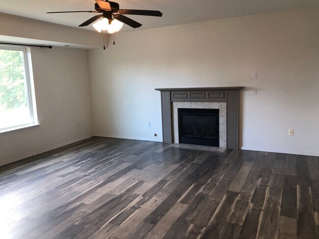 Building Photo - 1500 NW Canyon View Dr