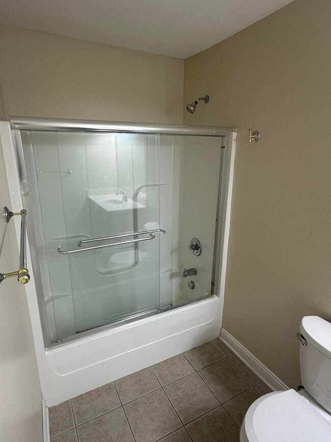 Building Photo - 6 Hudson Hollow Road