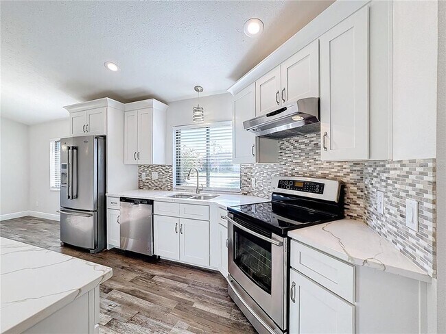 Building Photo - 1715 S Pebble Beach Blvd