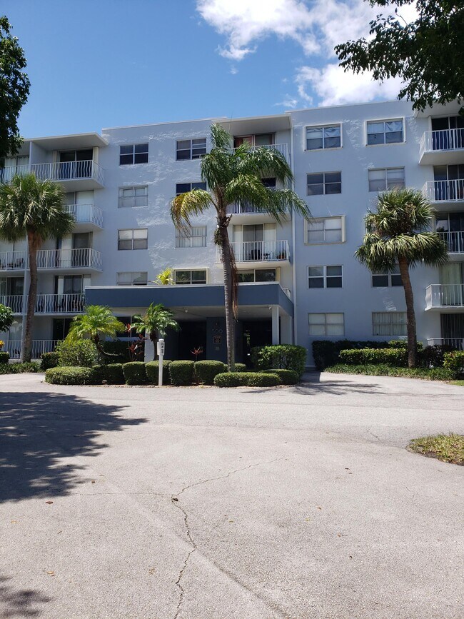 Primary Photo - 500 Executive Center Dr