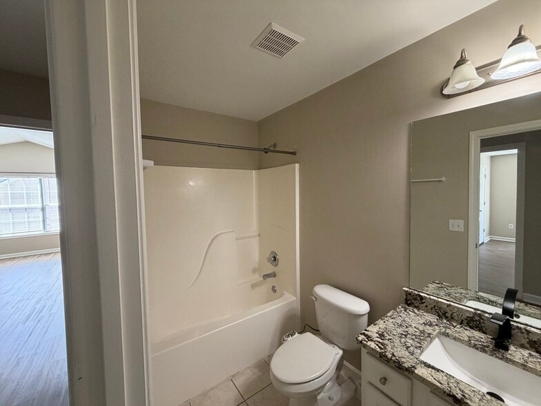 full bathroom on the left - 3315 Watson Gate Rd