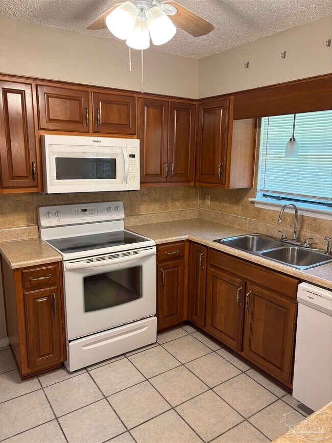 Building Photo - 4942 Lanett Dr