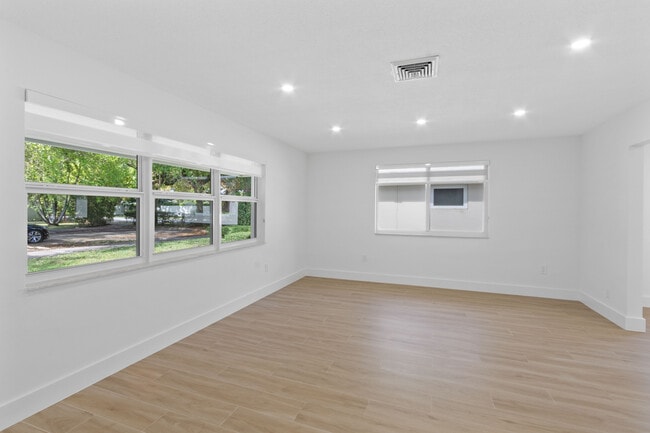 Building Photo - 1561 Alcala Ave