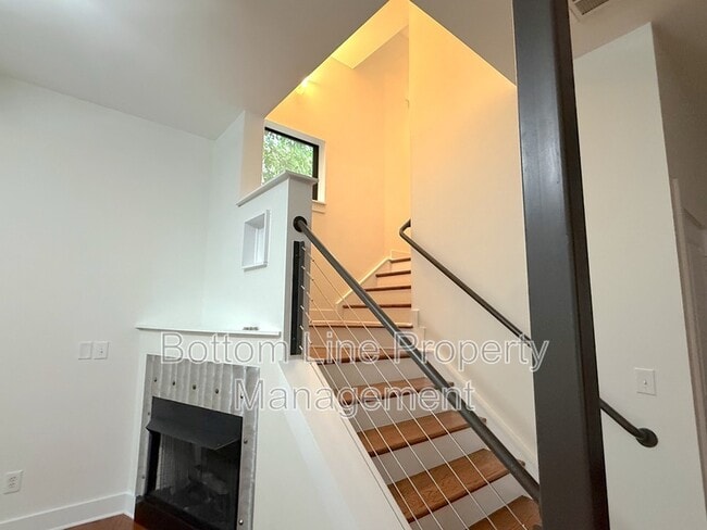 Building Photo - 904 Warren Burgess Ln