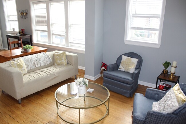 Building Photo - 3745 W Argyle St