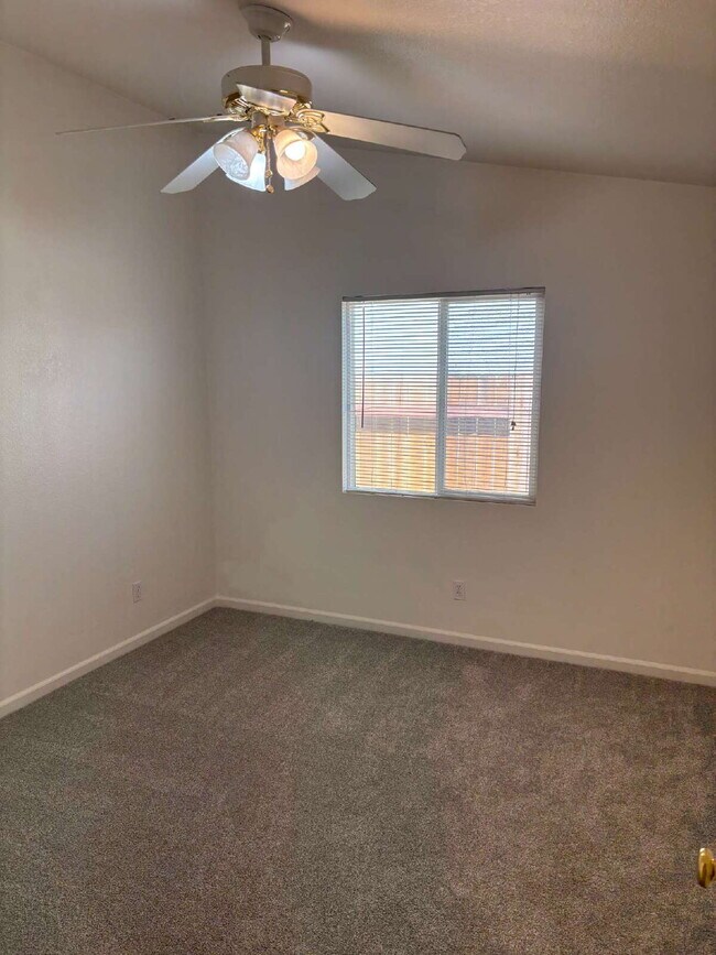 Building Photo - Charming 3 Bedroom Home in Desirable Elk Grove Neighborhood with 2-Car Garage