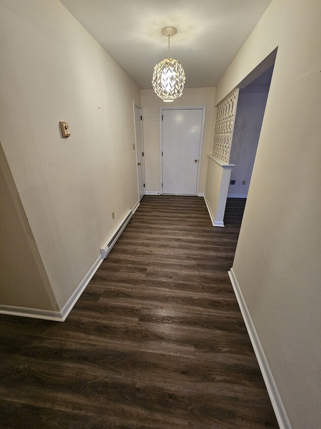 Building Photo - 5 Birch Dr