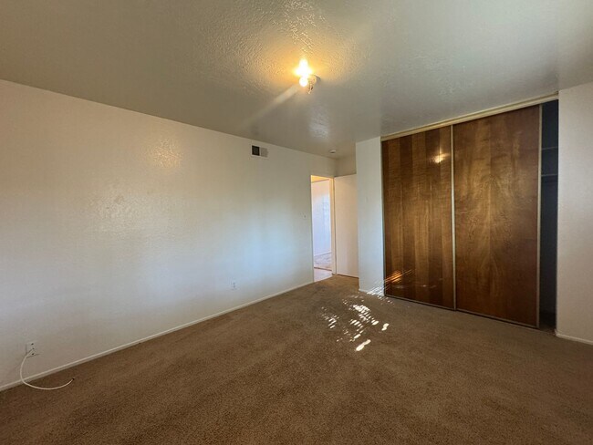 Building Photo - Four Bed, Two Bath Home In North Stockton