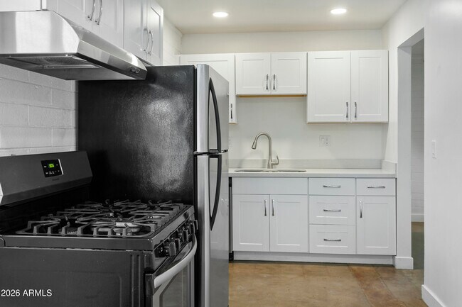 Building Photo - 1646 E McKinley St