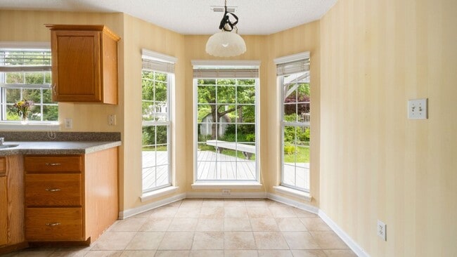 Building Photo - 3BR 2.5BA Cul-de-sac House with Loft in To...