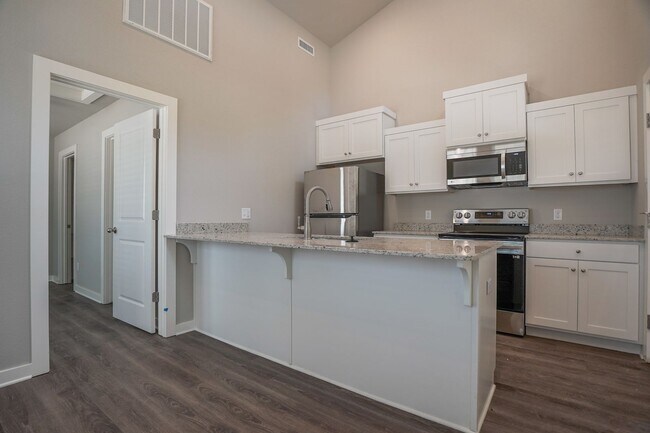 Building Photo - New 1 Bed 1 Bath Home!!