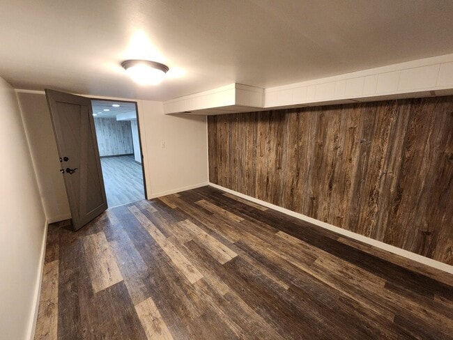 Building Photo - 4 Bedroom in East Moline  MUST SEE!!!