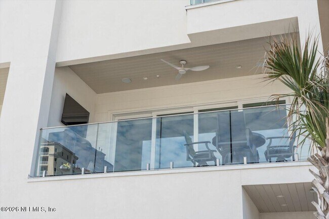 Building Photo - 114 12th Ave S