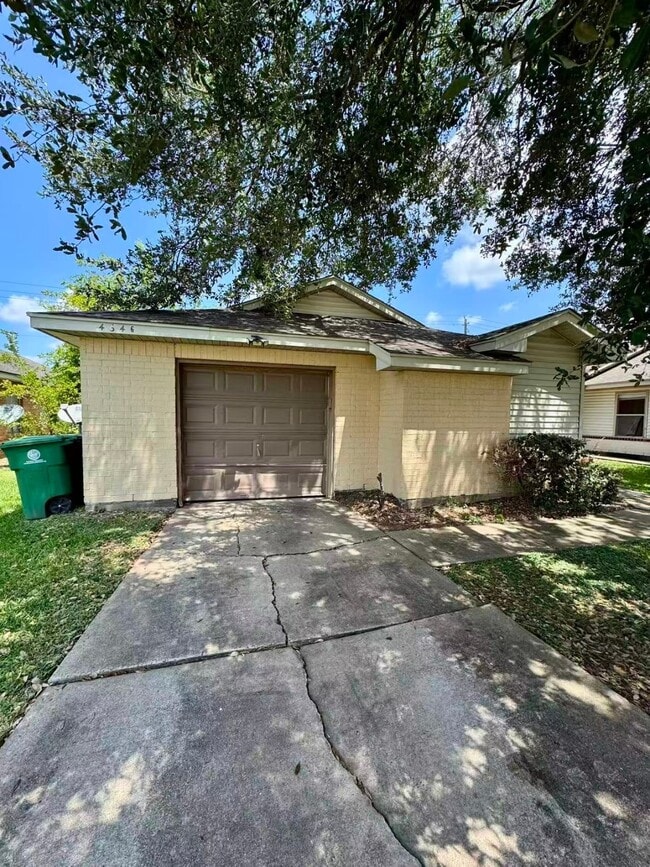 Primary Photo - 4646 Callery Creek Dr