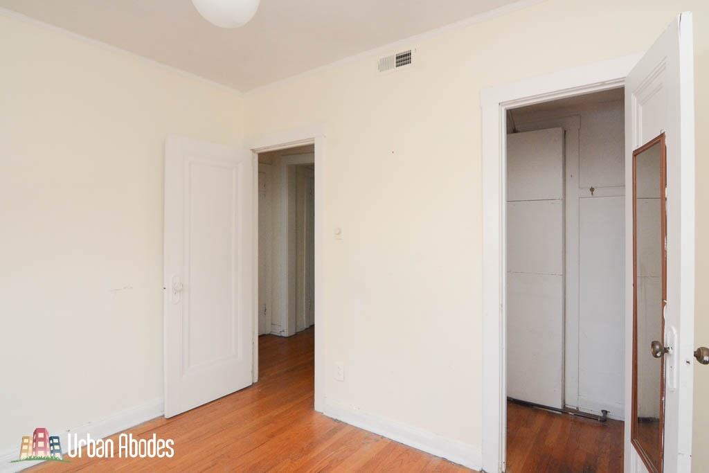 Building Photo - 3009 N Racine Ave