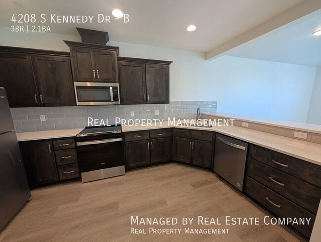 Building Photo - 4208 S Kennedy Dr