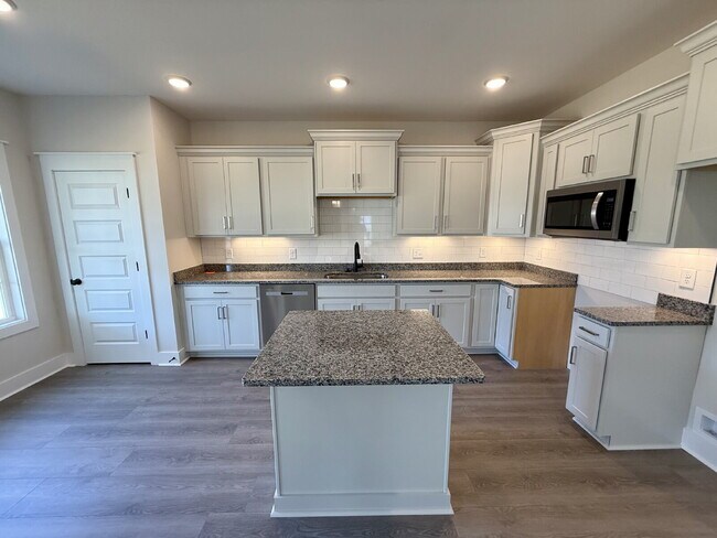 Building Photo - 166 Dewberry Rd