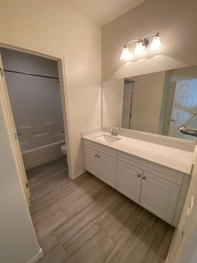 Building Photo - Beautiful 4 bed/3 home located in Henderson.