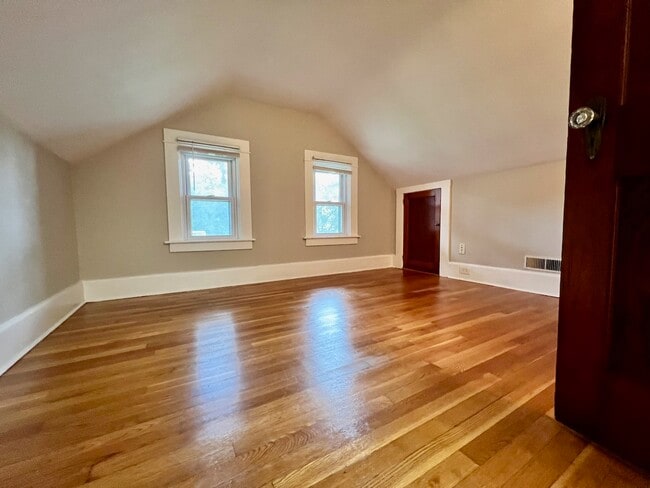 Building Photo - 51 Alger Ave