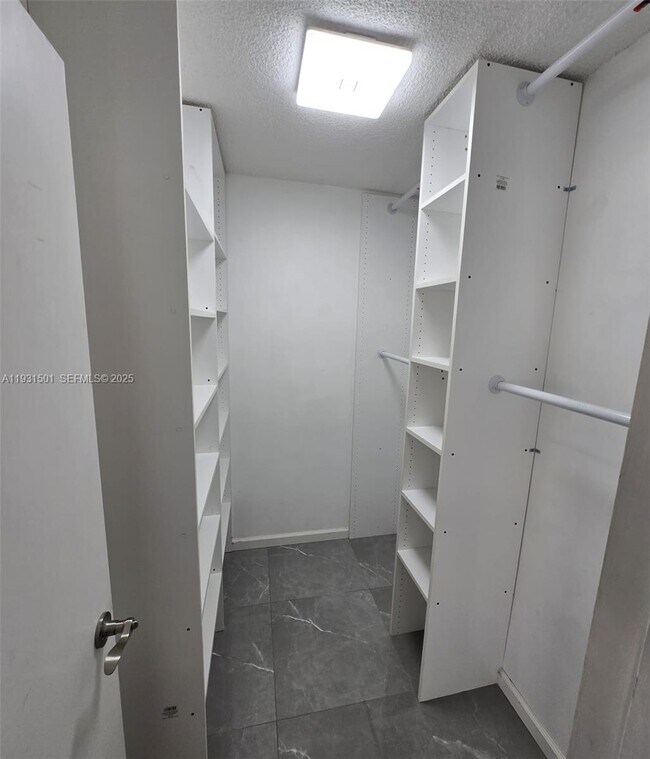 Building Photo - 5130 SW 40th Ave