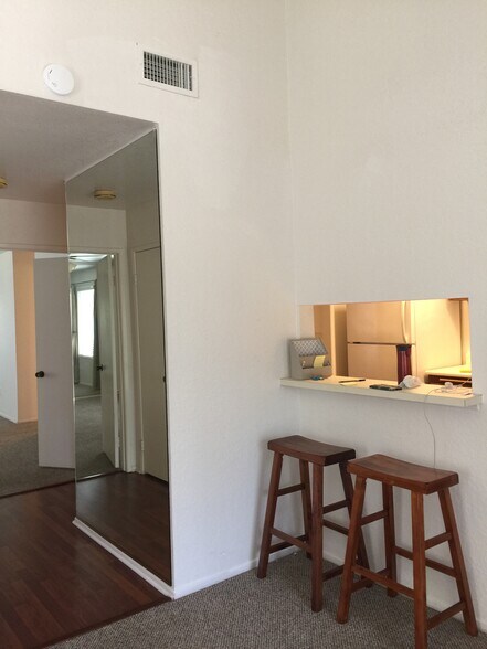 mirrored entry - 600 Central Ave