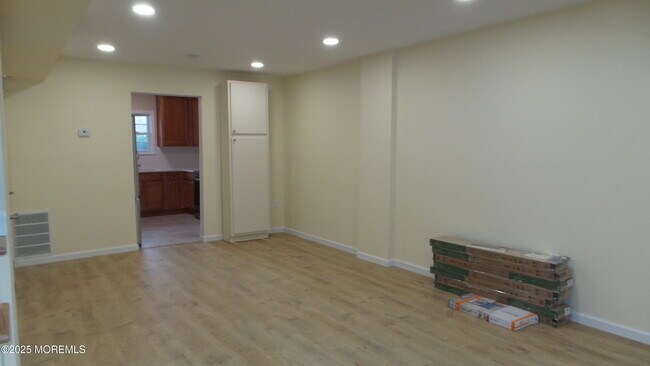 Building Photo - 2 Briar Mills Dr