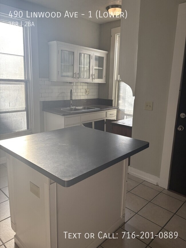 Building Photo - 490 Linwood Ave