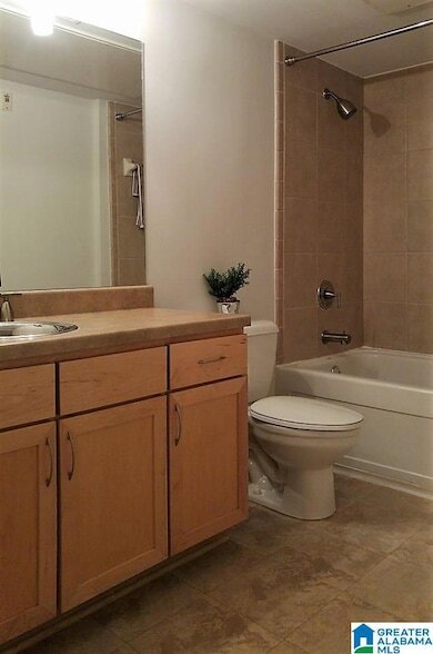 Building Photo - 401 20th St S