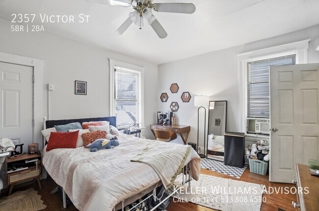 Building Photo - 2357 Victor St