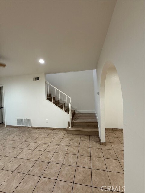 Building Photo - 605 Highlander Ave