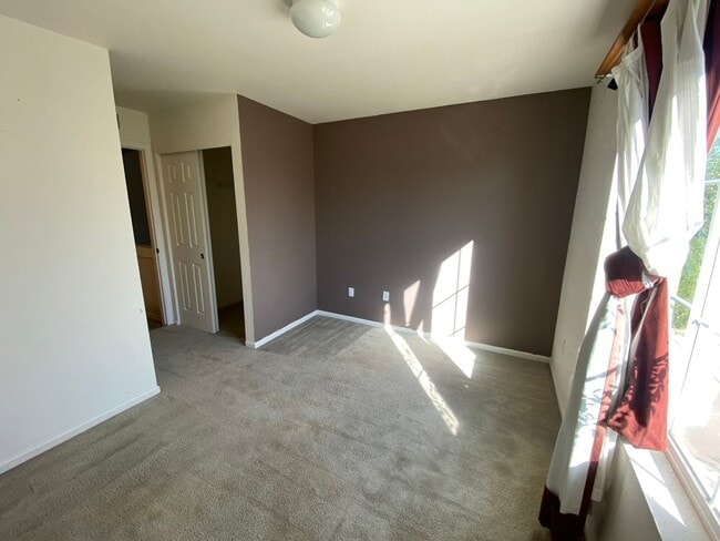 Building Photo - Three bathroom three bedroom home for rent