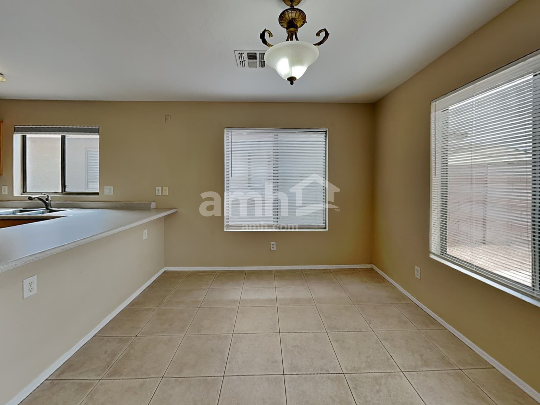 Building Photo - 10614 W Monte Vista Rd