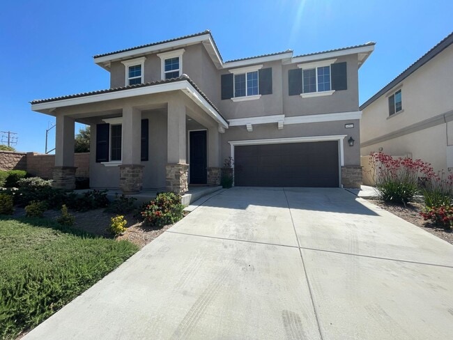 Primary Photo - 5-Bedroom Home with In-Law Suite in Gated ...