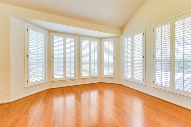 Building Photo - 26619 Summerbend Hollow Ln