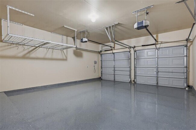Building Photo - 5501 Allamanda Dr