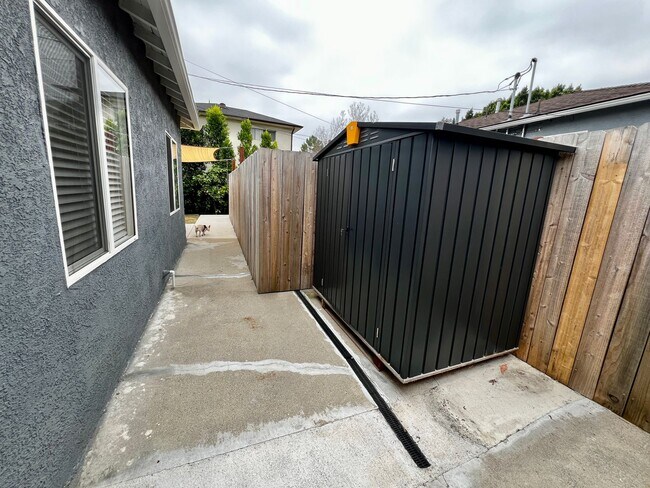 Building Photo - 4232 Verdugo Rd