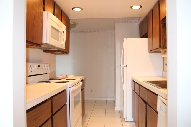 Building Photo - 6340 Americana Dr