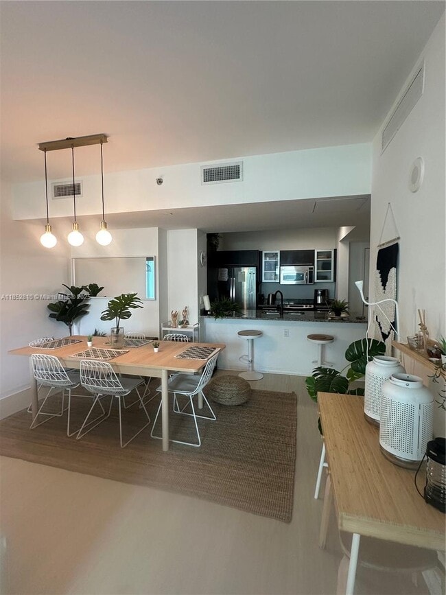 Building Photo - 951 Brickell Ave