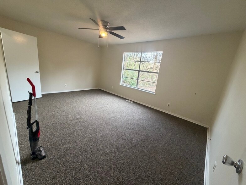 Building Photo - 113 Marble St