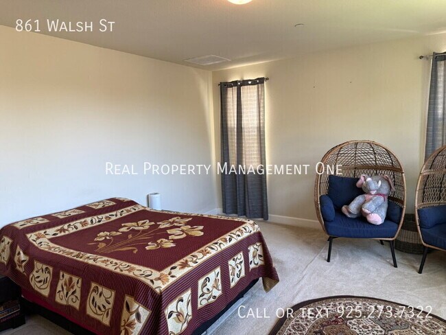 Building Photo - 861 Walsh St