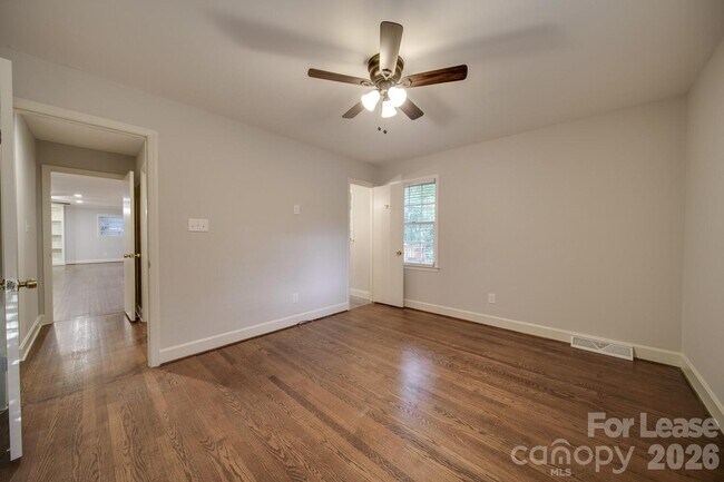Building Photo - 6700 Castlegate Dr